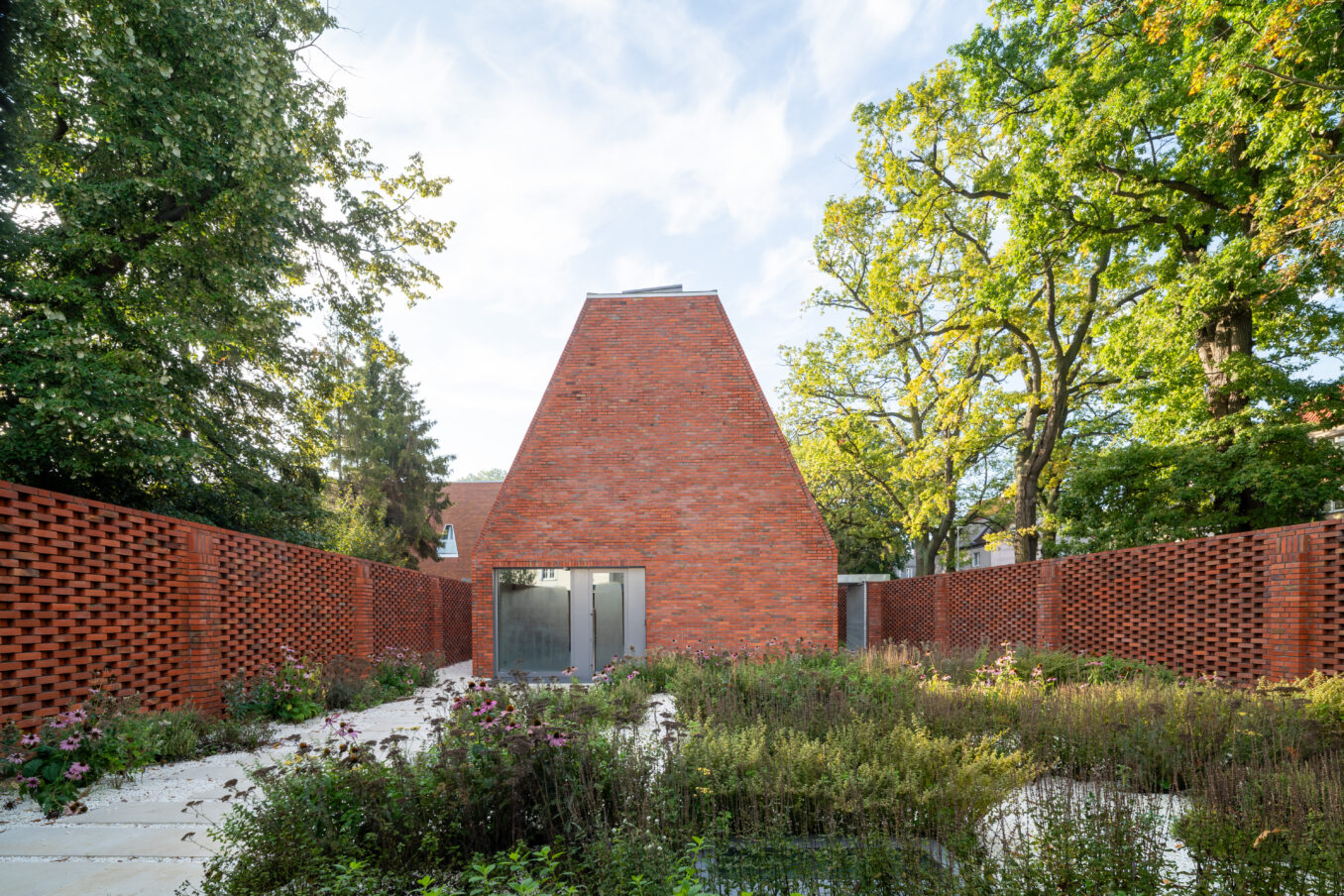 Ośrodek Szkoleniowo Naukowy Okręgowej Izby Lekarskiej w Gdańsku autorstwa pracowni TOPROJEKT z Rybnika